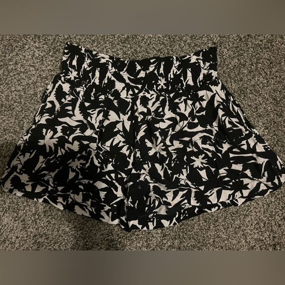 Dressy Shorts from Boutique Store - Black & White Floral - Small - Picture 1 of 2